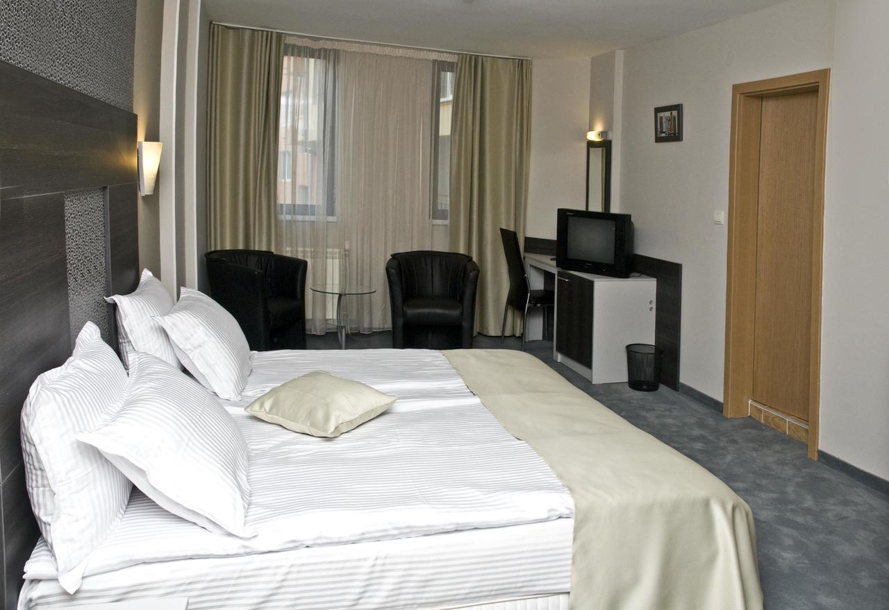 Hotel 4 Zona Sofia Zewnętrze zdjęcie
