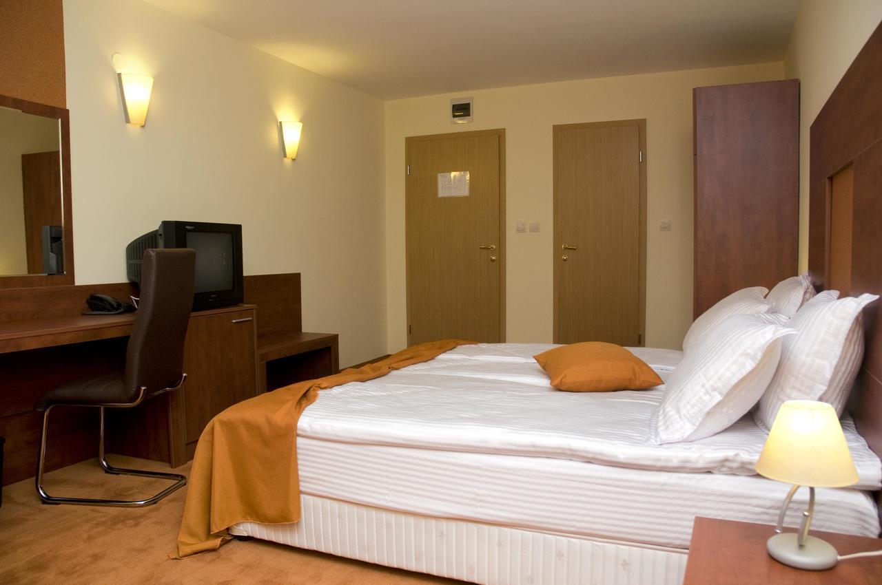 Hotel 4 Zona Sofia Zewnętrze zdjęcie